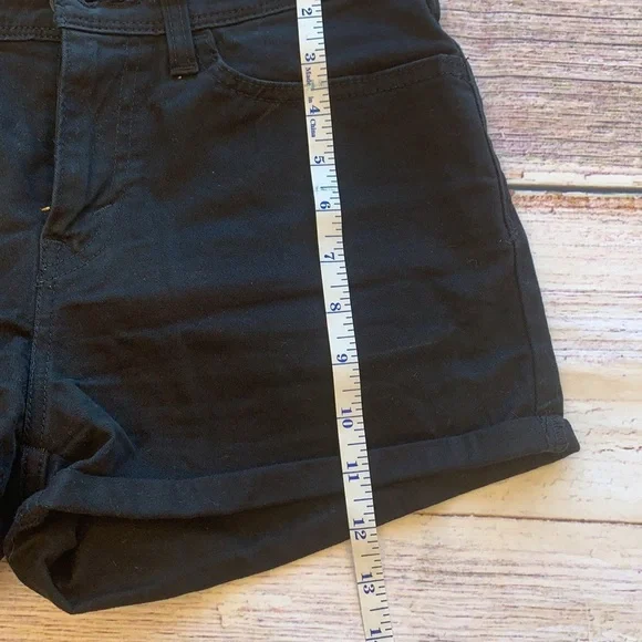 Levi’s Black High Rise Short • Sz 5 - Picture 9 of 10